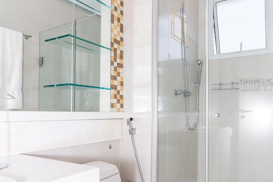 Comprar apartamento em Perdizes com 3 quartos e varanda. — Banheiro da Suíte 2