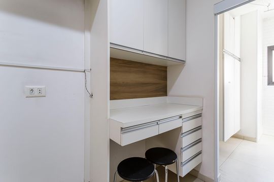 Comprar apartamento com 3 quartos, 1 suíte, garden, academia, churrasqueira e piscina no condomínio. — Cozinha