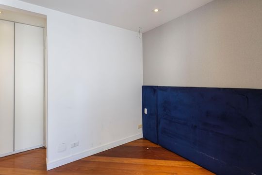 Comprar apartamento com 3 quartos, 1 suíte, garden, academia, churrasqueira e piscina no condomínio. — Quarto Suíte