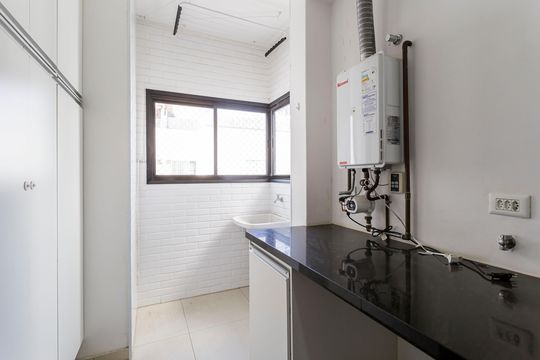 Comprar apartamento com 3 quartos, 1 suíte, garden, academia, churrasqueira e piscina no condomínio. — Área de Serviço