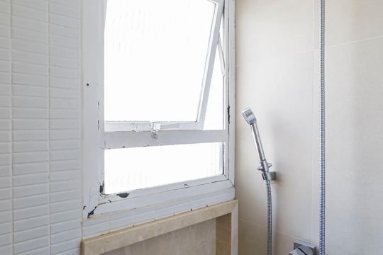 Comprar apartamento com 3 quartos, 1 suíte, garden, academia, churrasqueira e piscina no condomínio. — Banheiro Social