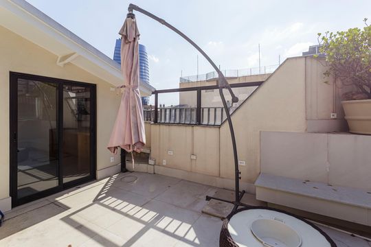 Comprar apartamento com 3 quartos, 1 suíte, garden, academia, churrasqueira e piscina no condomínio. — Piscina