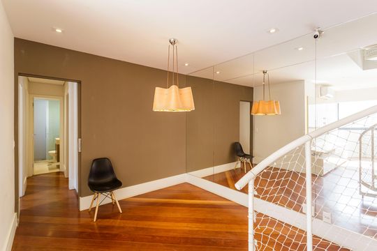 Comprar apartamento com 3 quartos, 1 suíte, garden, academia, churrasqueira e piscina no condomínio. — Sala