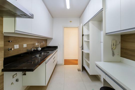 Comprar apartamento com 3 quartos, 1 suíte, garden, academia, churrasqueira e piscina no condomínio. — Cozinha