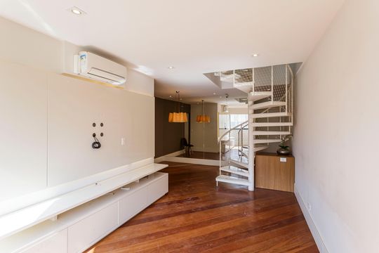 Comprar apartamento com 3 quartos, 1 suíte, garden, academia, churrasqueira e piscina no condomínio. — Sala