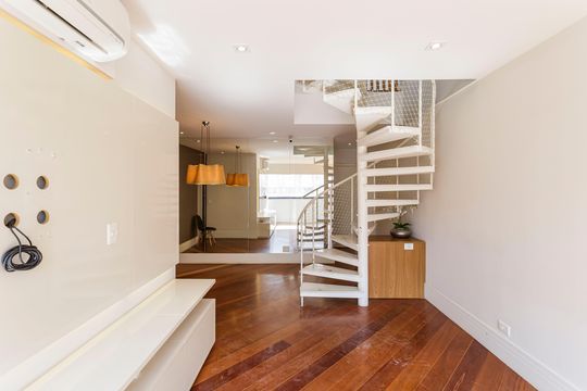 Comprar apartamento com 3 quartos, 1 suíte, garden, academia, churrasqueira e piscina no condomínio. — Sala