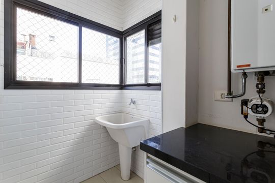 Comprar apartamento com 3 quartos, 1 suíte, garden, academia, churrasqueira e piscina no condomínio. — Área de Serviço