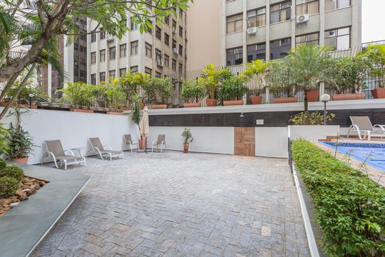 Comprar apartamento com 3 quartos, 1 suíte, garden, academia, churrasqueira e piscina no condomínio. — Área comum - Piscina