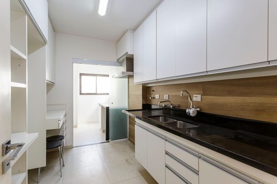 Comprar apartamento com 3 quartos, 1 suíte, garden, academia, churrasqueira e piscina no condomínio. — Cozinha