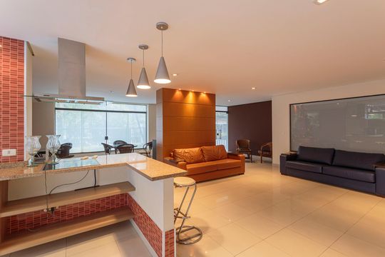 Comprar apartamento com 3 quartos, 1 suíte, garden, academia, churrasqueira e piscina no condomínio. — Área comum - Salão de festas
