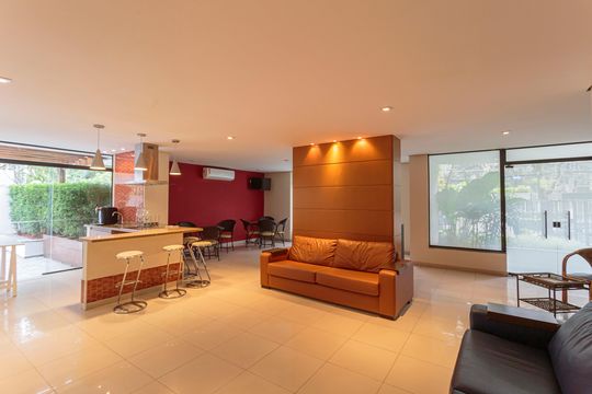 Comprar apartamento com 3 quartos, 1 suíte, garden, academia, churrasqueira e piscina no condomínio. — Área comum - Salão de festas