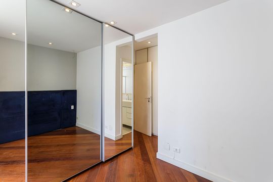 Comprar apartamento com 3 quartos, 1 suíte, garden, academia, churrasqueira e piscina no condomínio. — Quarto Suíte