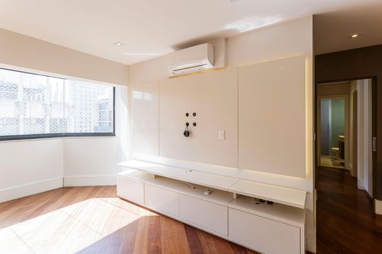 Comprar apartamento com 3 quartos, 1 suíte, garden, academia, churrasqueira e piscina no condomínio. — Sala