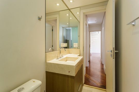 Comprar apartamento com 3 quartos, 1 suíte, garden, academia, churrasqueira e piscina no condomínio. — Banheiro Social