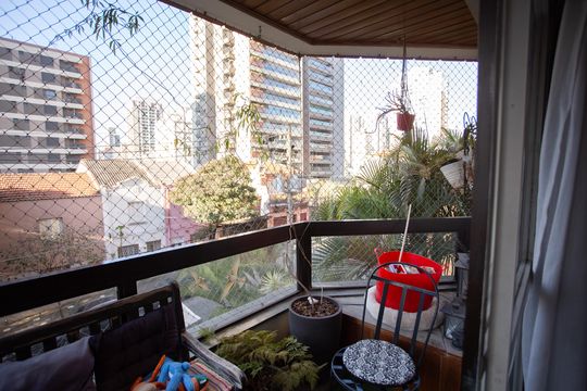 Apartamento em Perdizes com 4 quartos, varanda e mobiliado. Excelente compra! — Varanda da Sala