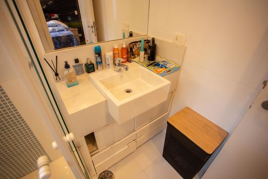 Apartamento em Perdizes com 4 quartos, varanda e mobiliado. Excelente compra! — Banheiro da Suíte 2