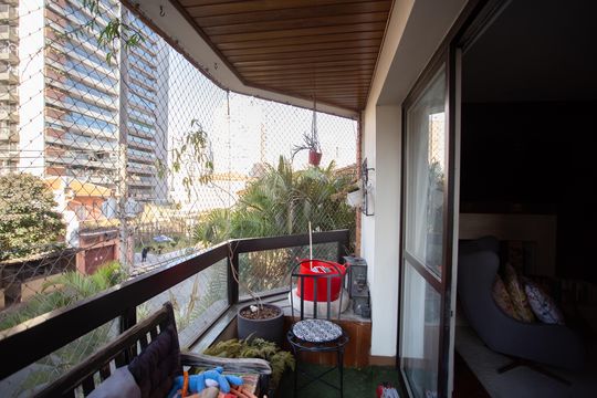 Apartamento em Perdizes com 4 quartos, varanda e mobiliado. Excelente compra! — Varanda da Sala