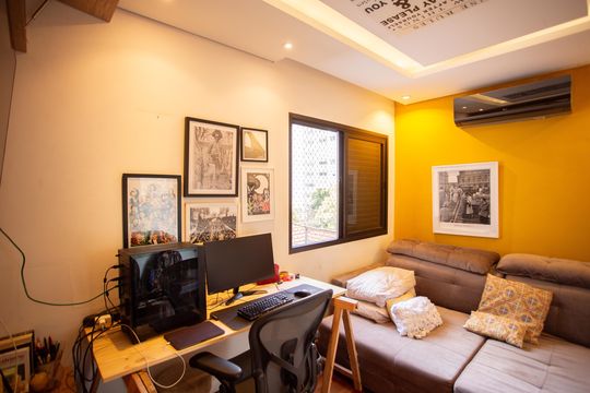 Apartamento em Perdizes com 4 quartos, varanda e mobiliado. Excelente compra! — Escritório