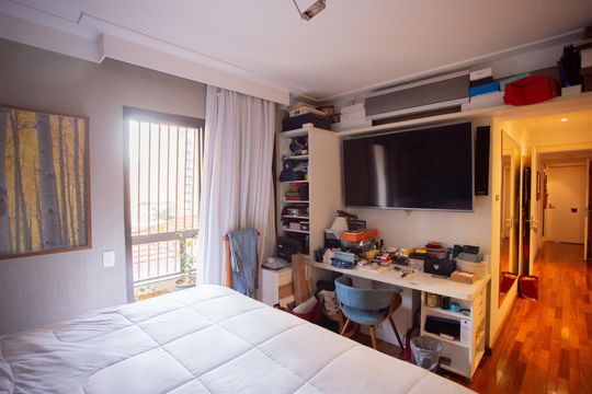 Apartamento em Perdizes com 4 quartos, varanda e mobiliado. Excelente compra! — Suíte
