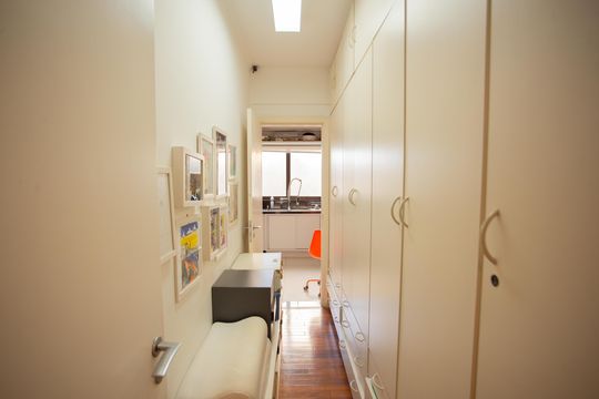 Apartamento em Perdizes com 4 quartos, varanda e mobiliado. Excelente compra! — Corredor