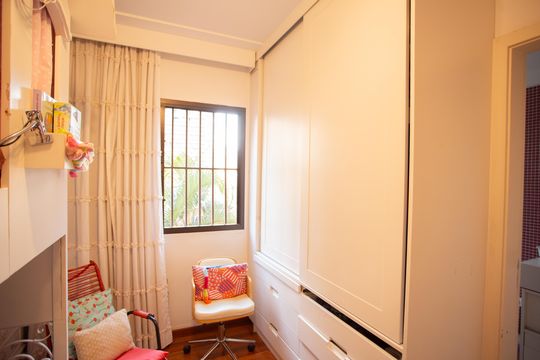 Apartamento em Perdizes com 4 quartos, varanda e mobiliado. Excelente compra! — Suíte 3