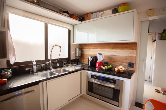 Apartamento em Perdizes com 4 quartos, varanda e mobiliado. Excelente compra! — Cozinha