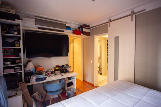 Apartamento em Perdizes com 4 quartos, varanda e mobiliado. Excelente compra! — Suíte
