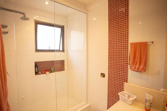 Apartamento em Perdizes com 4 quartos, varanda e mobiliado. Excelente compra! — Banheiro da Suíte 3