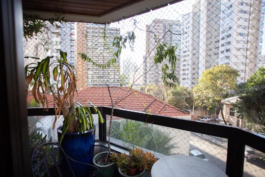Apartamento em Perdizes com 4 quartos, varanda e mobiliado. Excelente compra! — Varanda da Sala