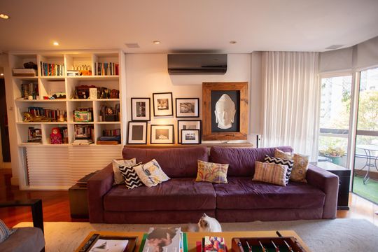Apartamento em Perdizes com 4 quartos, varanda e mobiliado. Excelente compra! — Sala