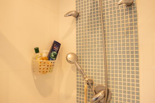 Apartamento em Perdizes com 4 quartos, varanda e mobiliado. Excelente compra! — Banheiro da Suíte 2