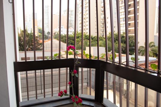 Apartamento em Perdizes com 4 quartos, varanda e mobiliado. Excelente compra! — Varanda da Suíte