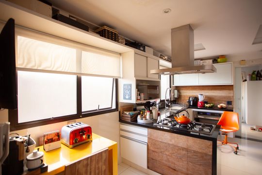 Apartamento em Perdizes com 4 quartos, varanda e mobiliado. Excelente compra! — Cozinha