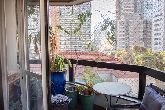 Apartamento em Perdizes com 4 quartos, varanda e mobiliado. Excelente compra! — Varanda da Sala