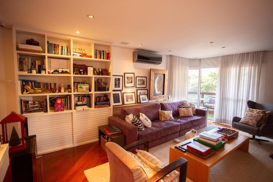 Apartamento em Perdizes com 4 quartos, varanda e mobiliado. Excelente compra! — Sala