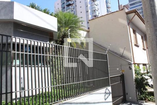 Apartamento em Perdizes com 4 quartos, varanda e mobiliado. Excelente compra! — Fachada