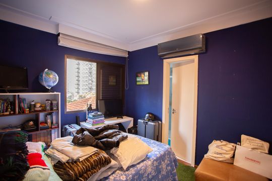Apartamento em Perdizes com 4 quartos, varanda e mobiliado. Excelente compra! — Suíte 2