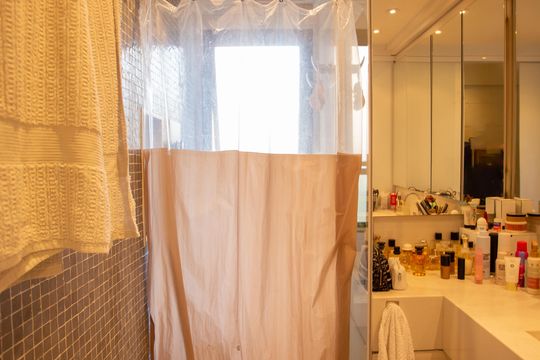 Apartamento em Perdizes com 4 quartos, varanda e mobiliado. Excelente compra! — Banheiro da Suíte