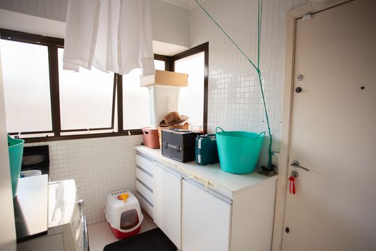 Apartamento em Perdizes com 4 quartos, varanda e mobiliado. Excelente compra! — Área de Serviço