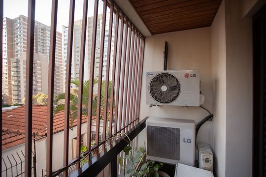 Apartamento em Perdizes com 4 quartos, varanda e mobiliado. Excelente compra! — Varanda da Suíte