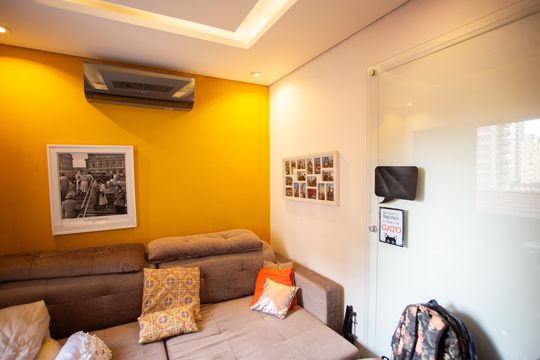 Apartamento em Perdizes com 4 quartos, varanda e mobiliado. Excelente compra! — Escritório