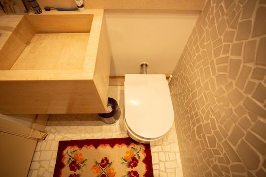 Apartamento em Perdizes com 4 quartos, varanda e mobiliado. Excelente compra! — Lavabo