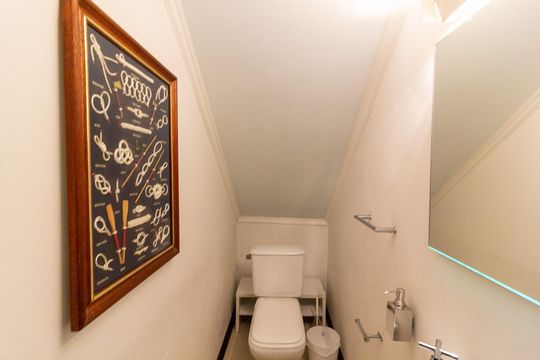 Casa no Brooklin, 3 quartos, 2 suítes, churrasqueira no condomínio, para comprar. — Lavabo 2