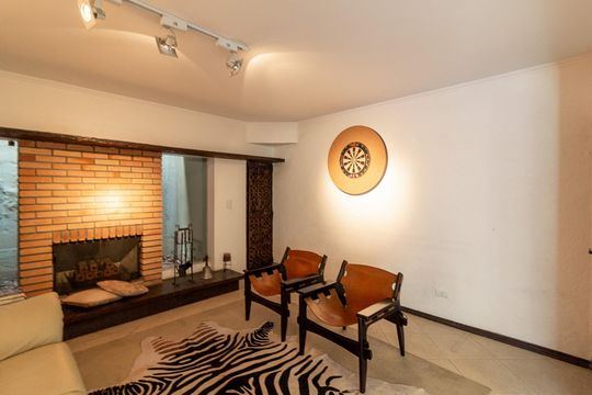 Casa no Brooklin, 3 quartos, 2 suítes, churrasqueira no condomínio, para comprar. — Sala 2