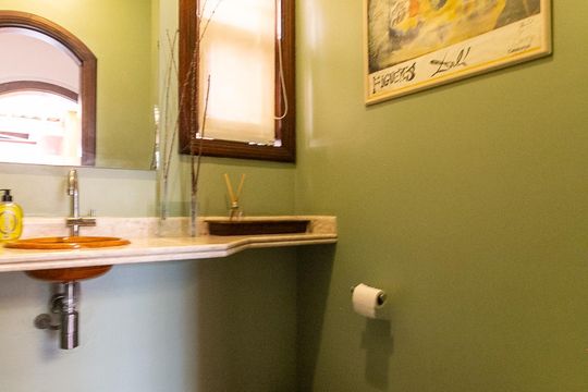 Casa no Brooklin, 3 quartos, 2 suítes, churrasqueira no condomínio, para comprar. — Lavabo 1