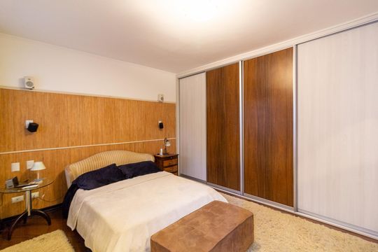 Casa no Brooklin, 3 quartos, 2 suítes, churrasqueira no condomínio, para comprar. — Suíte 1