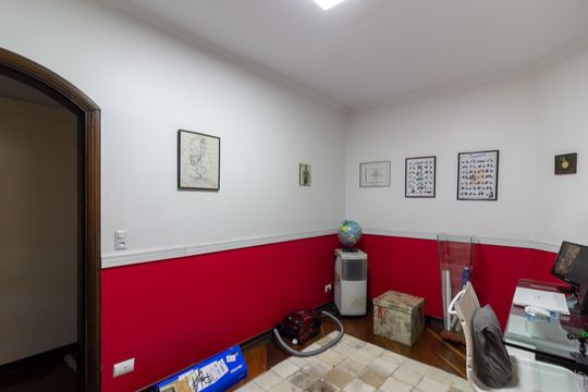 Casa no Brooklin, 3 quartos, 2 suítes, churrasqueira no condomínio, para comprar. — Escritório