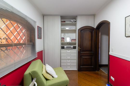 Casa no Brooklin, 3 quartos, 2 suítes, churrasqueira no condomínio, para comprar. — Escritório