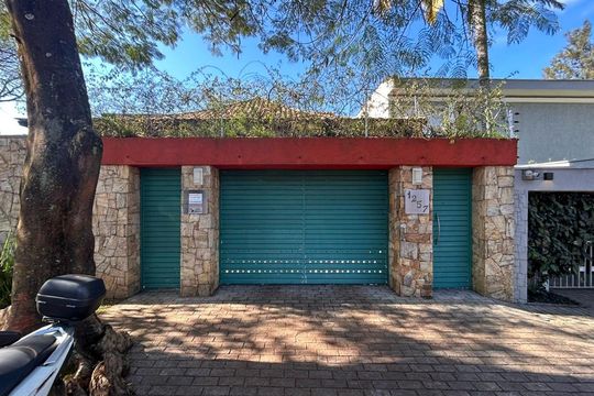Casa no Brooklin, 3 quartos, 2 suítes, churrasqueira no condomínio, para comprar. — Fachada