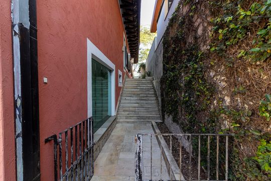 Casa no Brooklin, 3 quartos, 2 suítes, churrasqueira no condomínio, para comprar. — Quintal